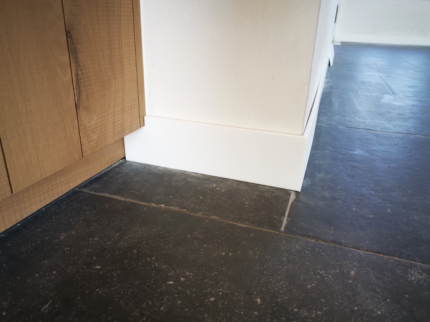 binnenschrijnwerk plinten afwerking
