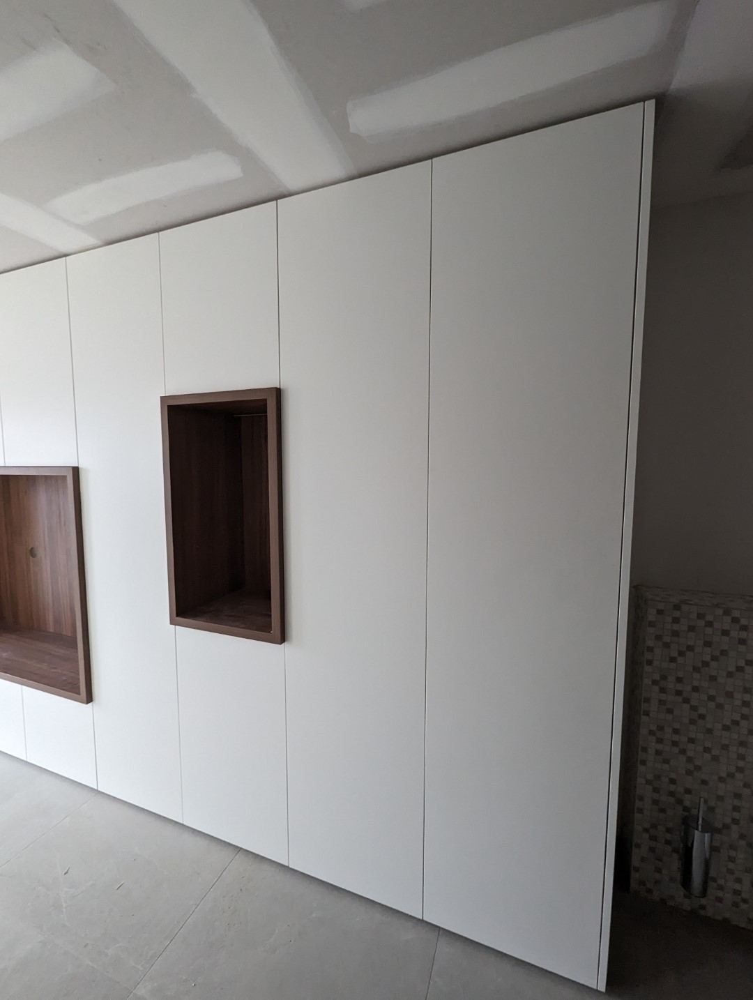 slaapkamer kast notelaar

